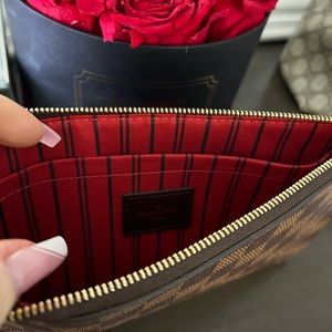 AUTHENTIC Louis Vuitton Pouchette